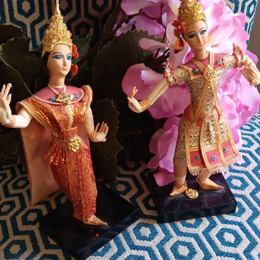 Traditional Thai Dancing Figurines - Gold and Pink